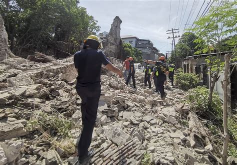 Strong quake kills 4 and injures dozens in northern Philippines.